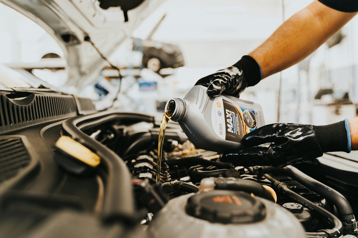 SAE 30 Motor Oil Meaning and How to Pick the Right Oil